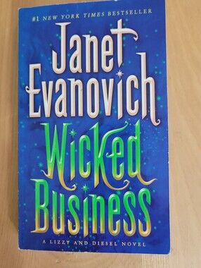 💲2️⃣ Janet Evanovich Wicked Business Paperback Paranormal Romance Novel